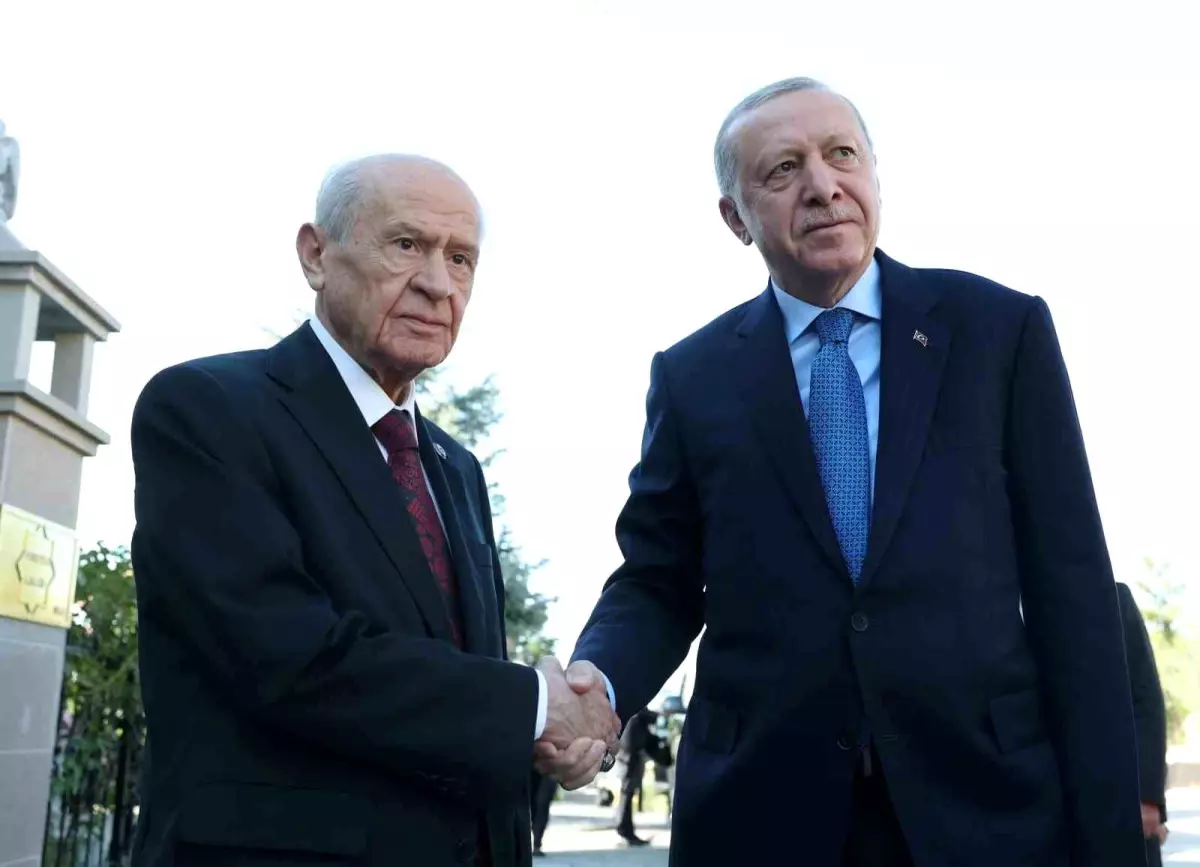 Cumhurbaşkanı Recep Tayyip Erdoğan, MHP Genel Başkanı Devlet Bahçeli ile Beştepe'de bulunan konutunda bir araya geldi.