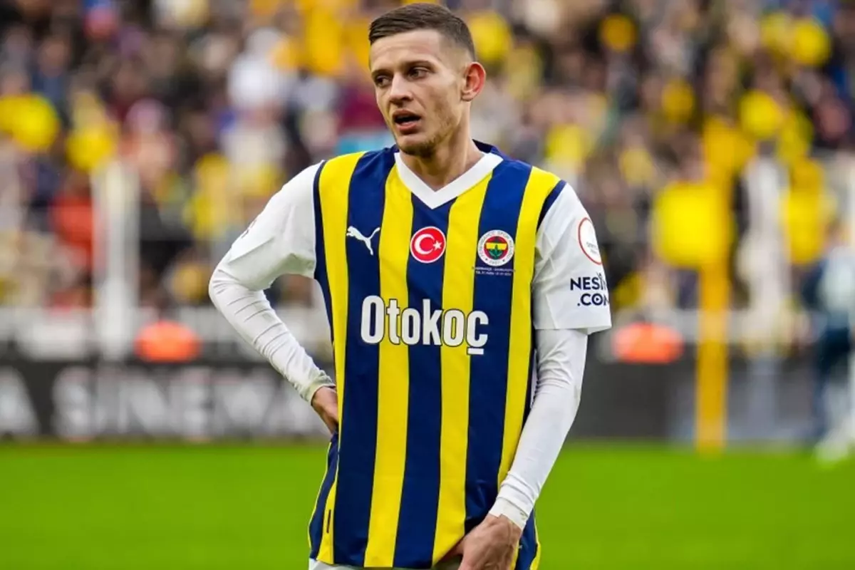 Fenerbahçe Szymanski iddialarını tek emoji ile yalanladı
