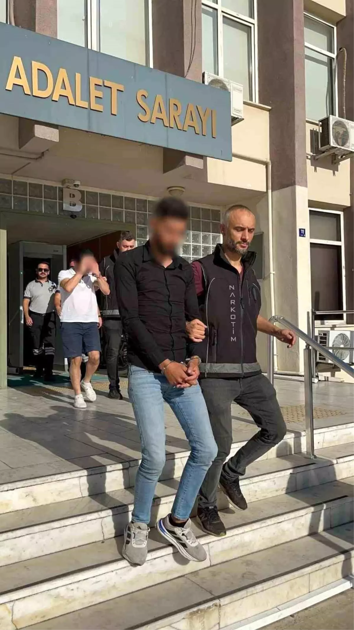 Aydın'da Uyuşturucu Alışverişine Polis Baskını