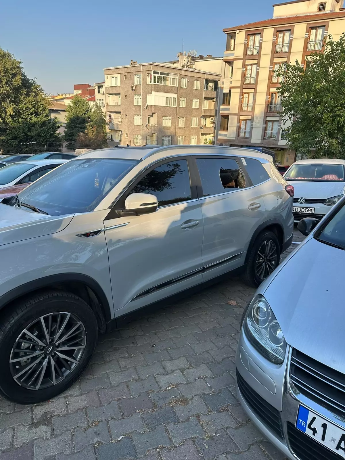Esenler'de Park Halindeki Araçlara Hırsızlık