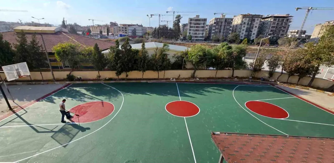İZAKUT Gönüllüleri Hatay'da Spor Sahaları Kazandırdı