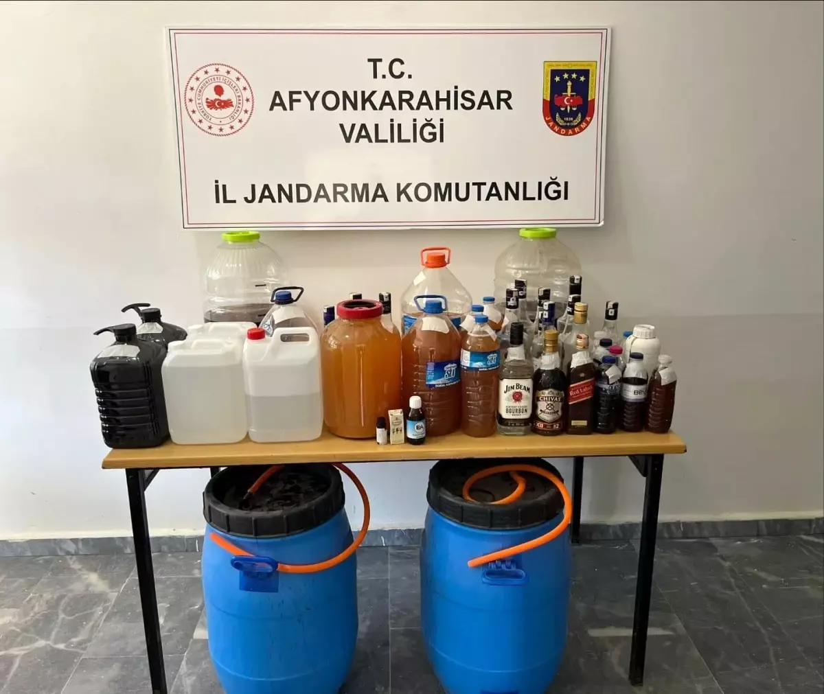 Afyonkarahisar'da Sahte Alkol Operasyonu: Çok Sayıda Malzeme Ele Geçirildi