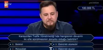 Karayolları Trafik Yönetmeliği'nde hangisinin devamlı iki elle sürülmesinin zorunlu olduğu belirtilir?