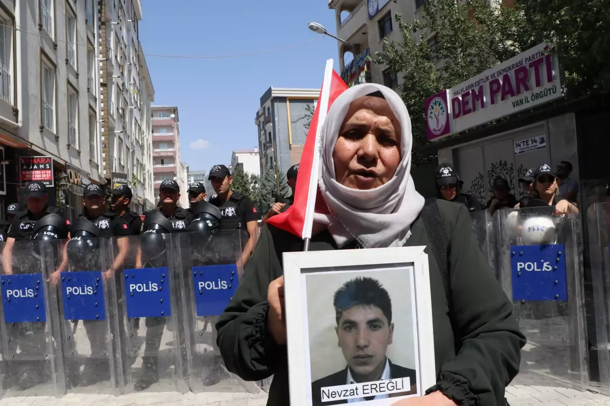 Van'da PKK tarafından kaçırılan çocuklar için ailelerin 108. haftada eylemi