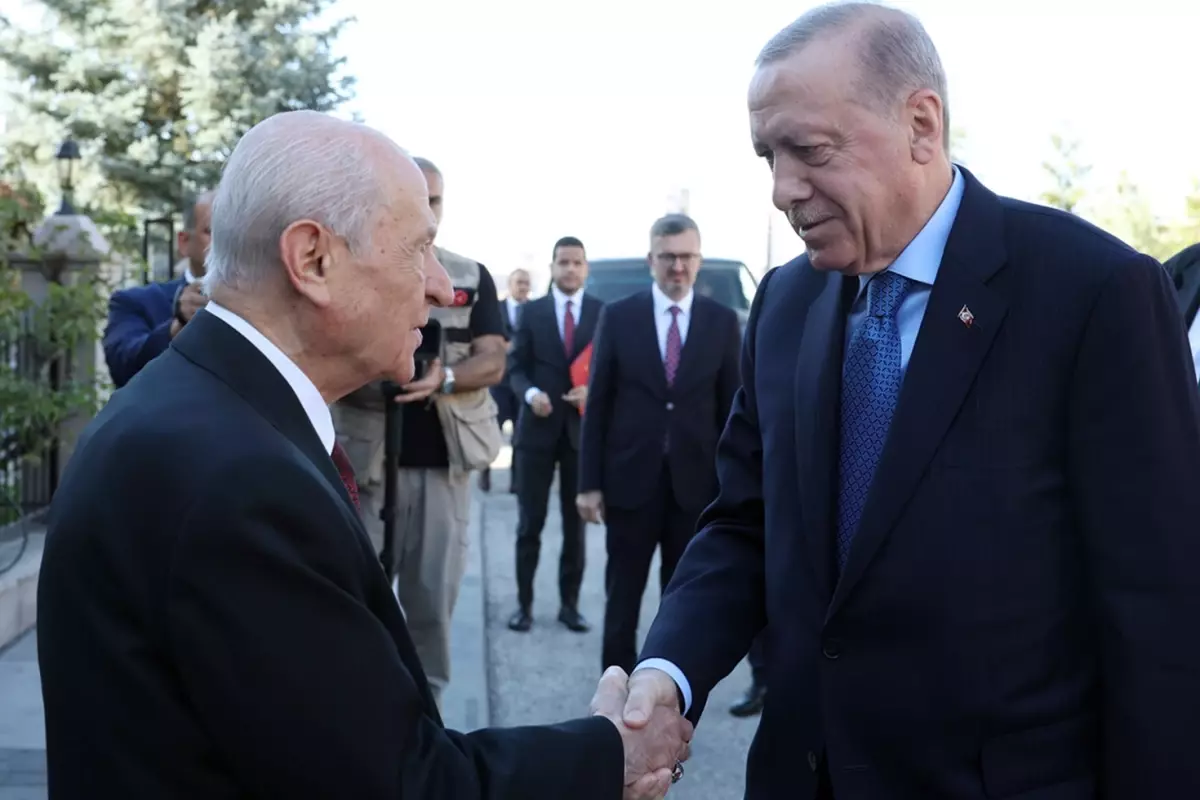 Ankara'da kritik görüşme: Bahçeli, Cumhurbaşkanı Erdoğan'ı evinde ağırladı