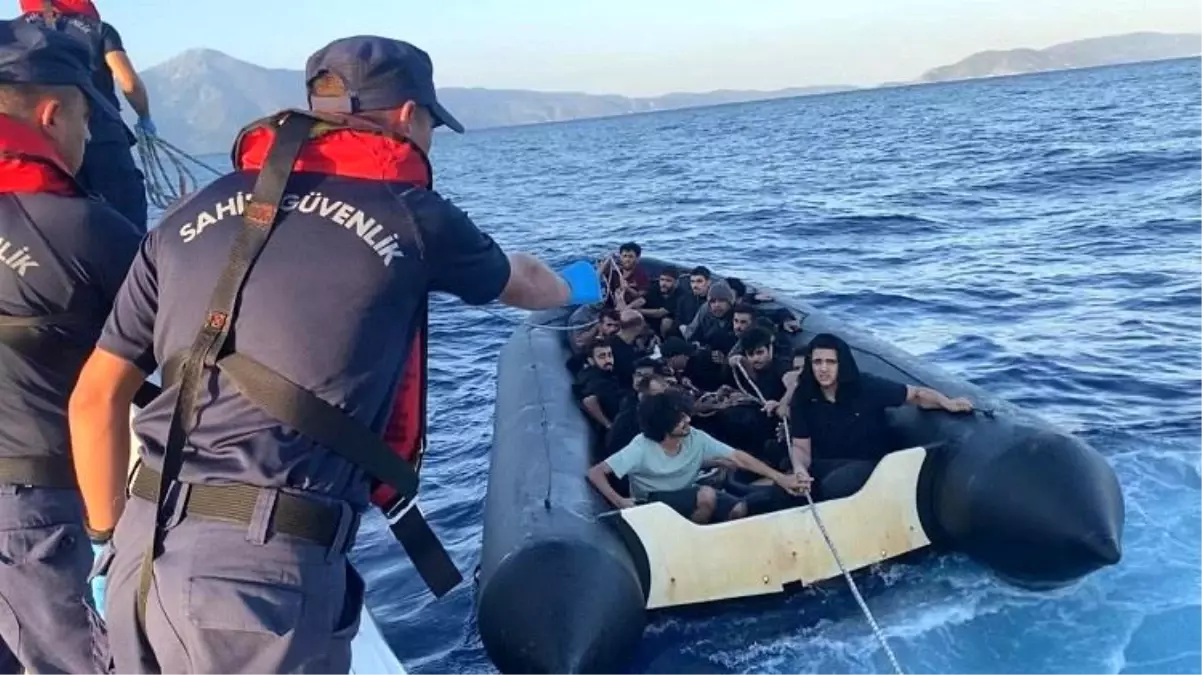 Kuşadası Açıklarında 19 Düzensiz Göçmen Kurtarıldı