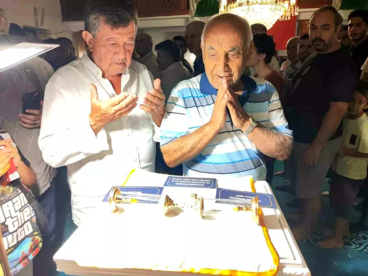 Kuşadası'nda Mevlid-i Nebi Haftası'nda Hz. Muhammed'in Mukaddes Emanetleri Ziyarete Açıldı