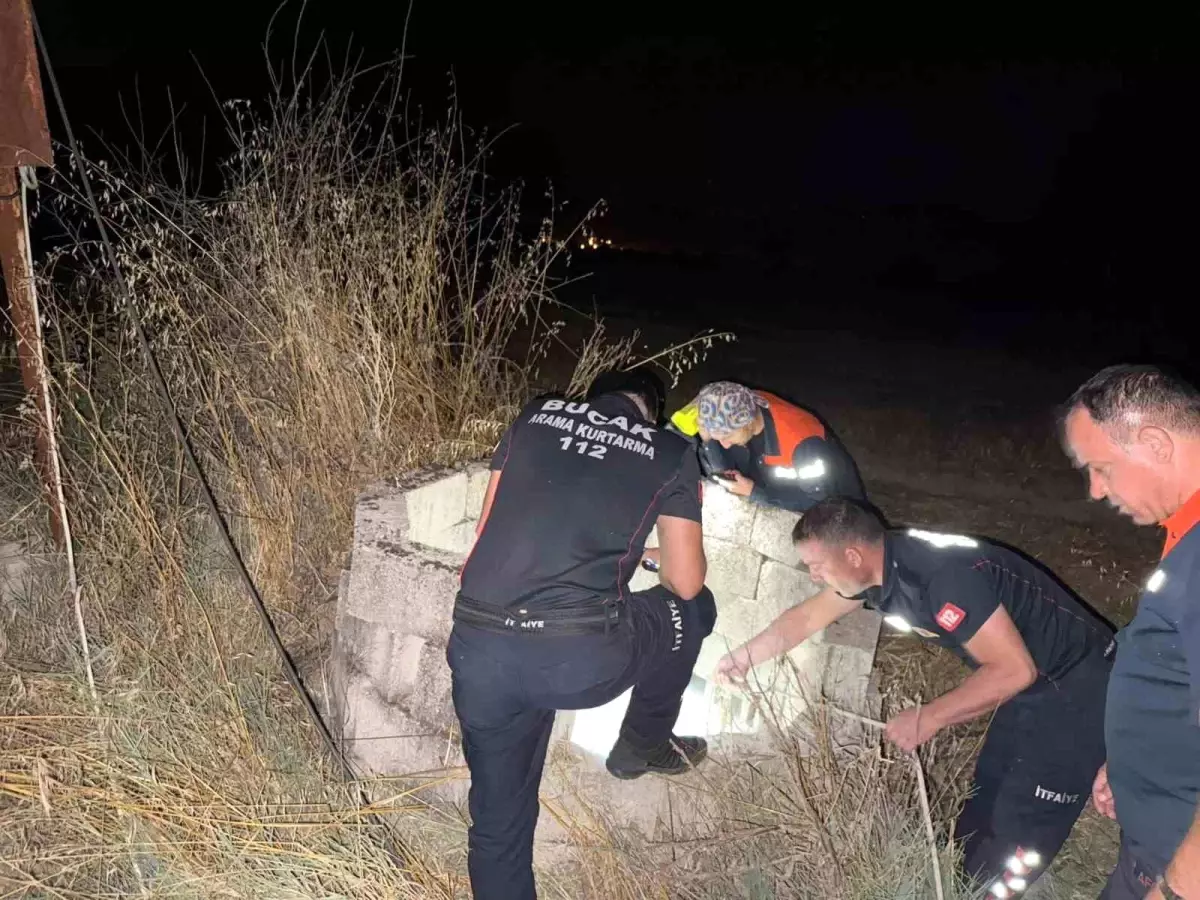 Burdur'da Kuyuya Düşen Kedi Uzun Çabalar Sonunda Kurtarıldı
