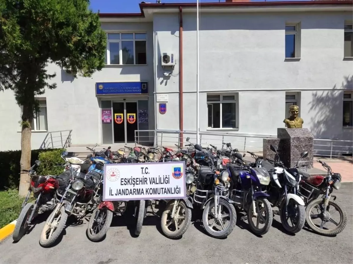 Eskişehir'de Kaçak Motosiklet Operasyonu: 27 Araç Ele Geçirildi