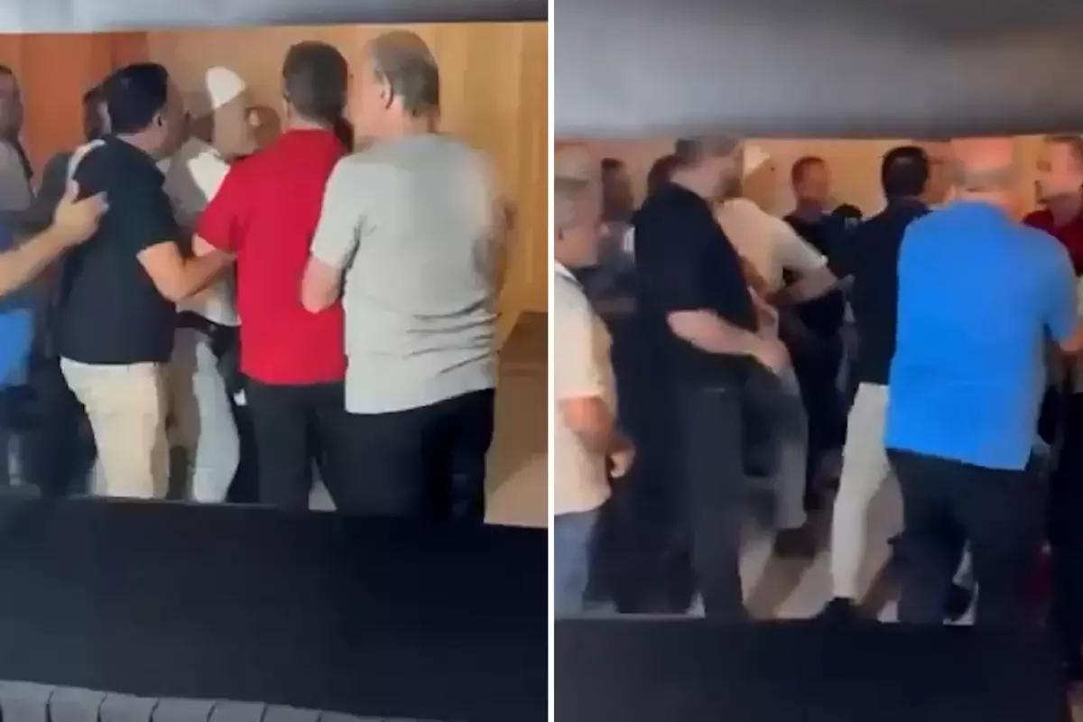 Mevlit Kandili programında Atatürk gerilimi: Posteri sökmeye çalıştılar
