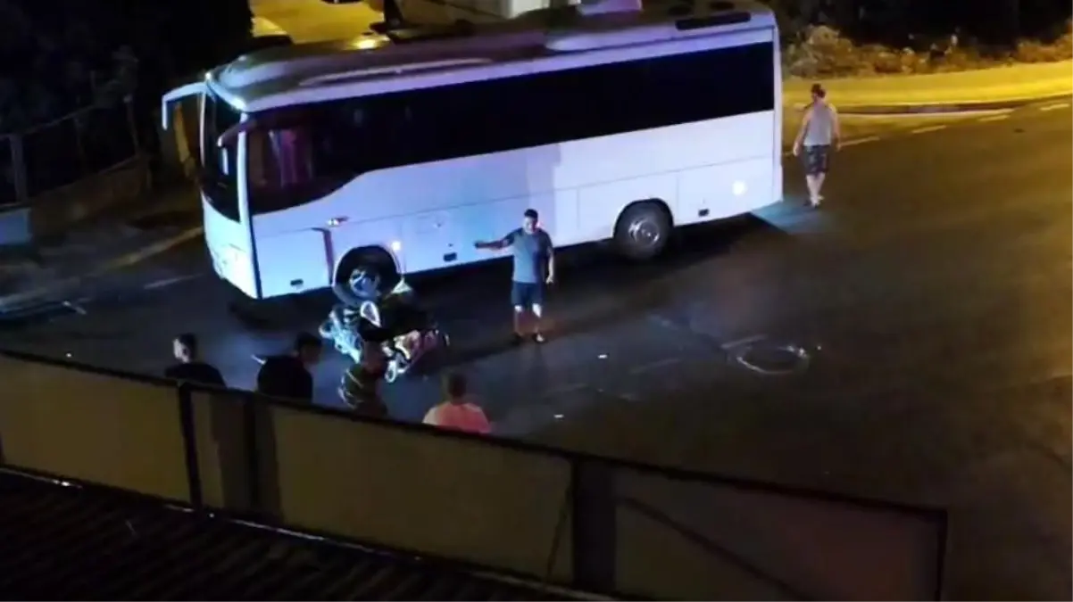Manavgat'ta Elektrikli Bisiklet ile Otobüs Çarpıştı: Sürücü Yaralı