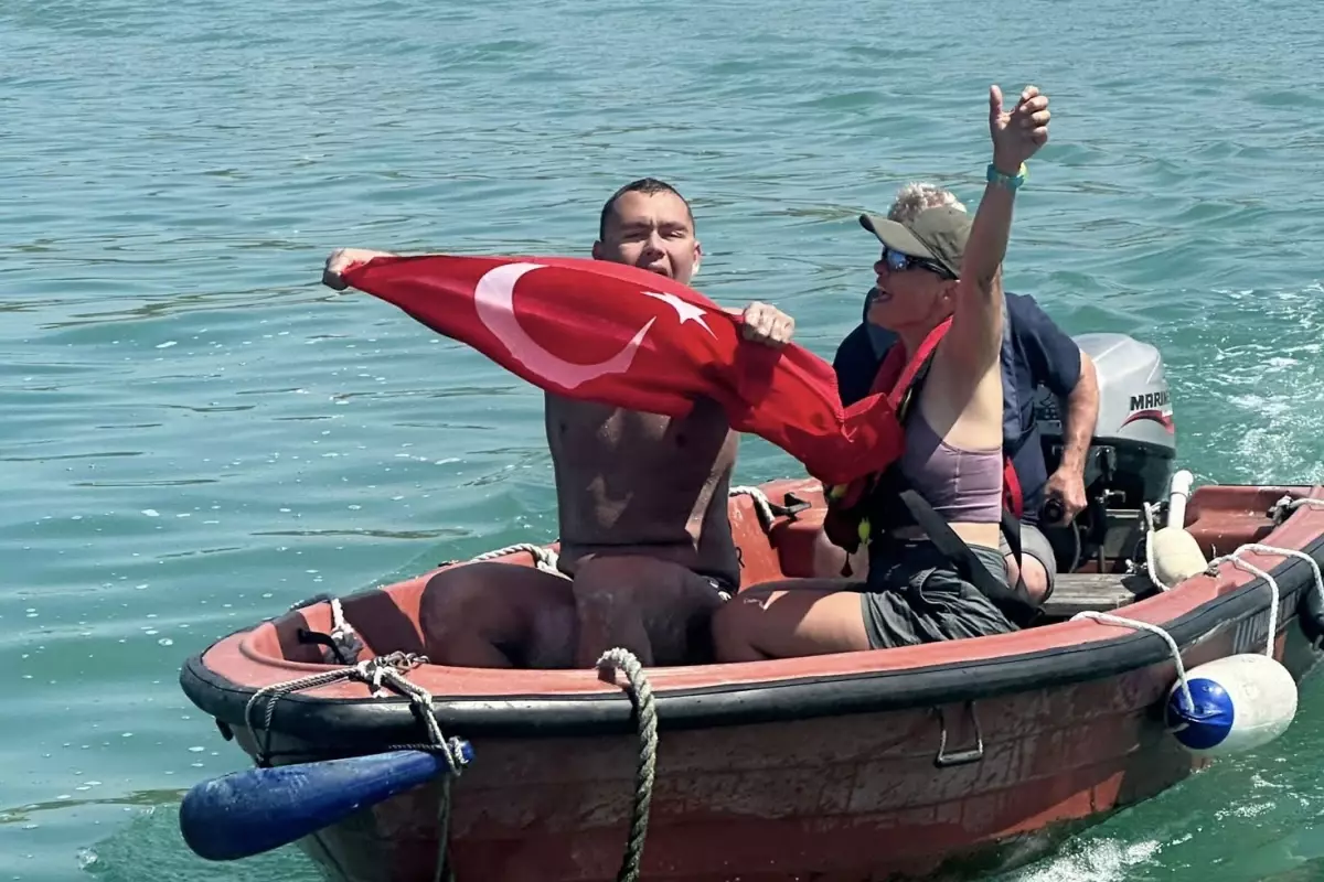 Tuna Tunca, Cebelitarık Boğazı'nı geçen ilk otizmli Türk sporcu olarak yeniden tarih yazdı