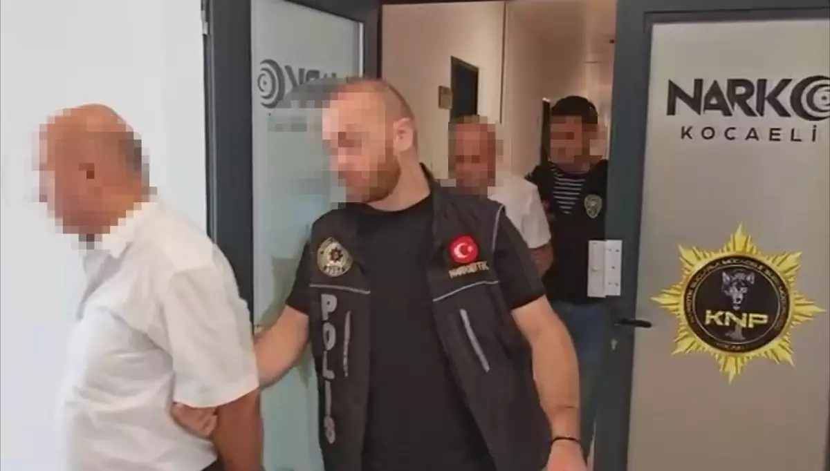 Kocaeli'de Yolcu Otobüsünde 6 Kilo 765 Gram Eroin Ele Geçirildi