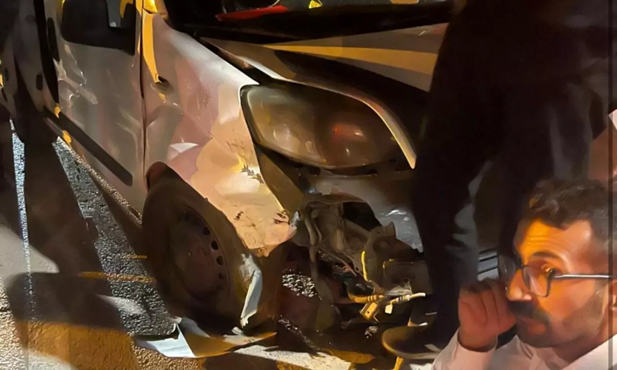 Yüksekova'da Trafik Kazası: 3 Kişi Hafif Yaralandı
