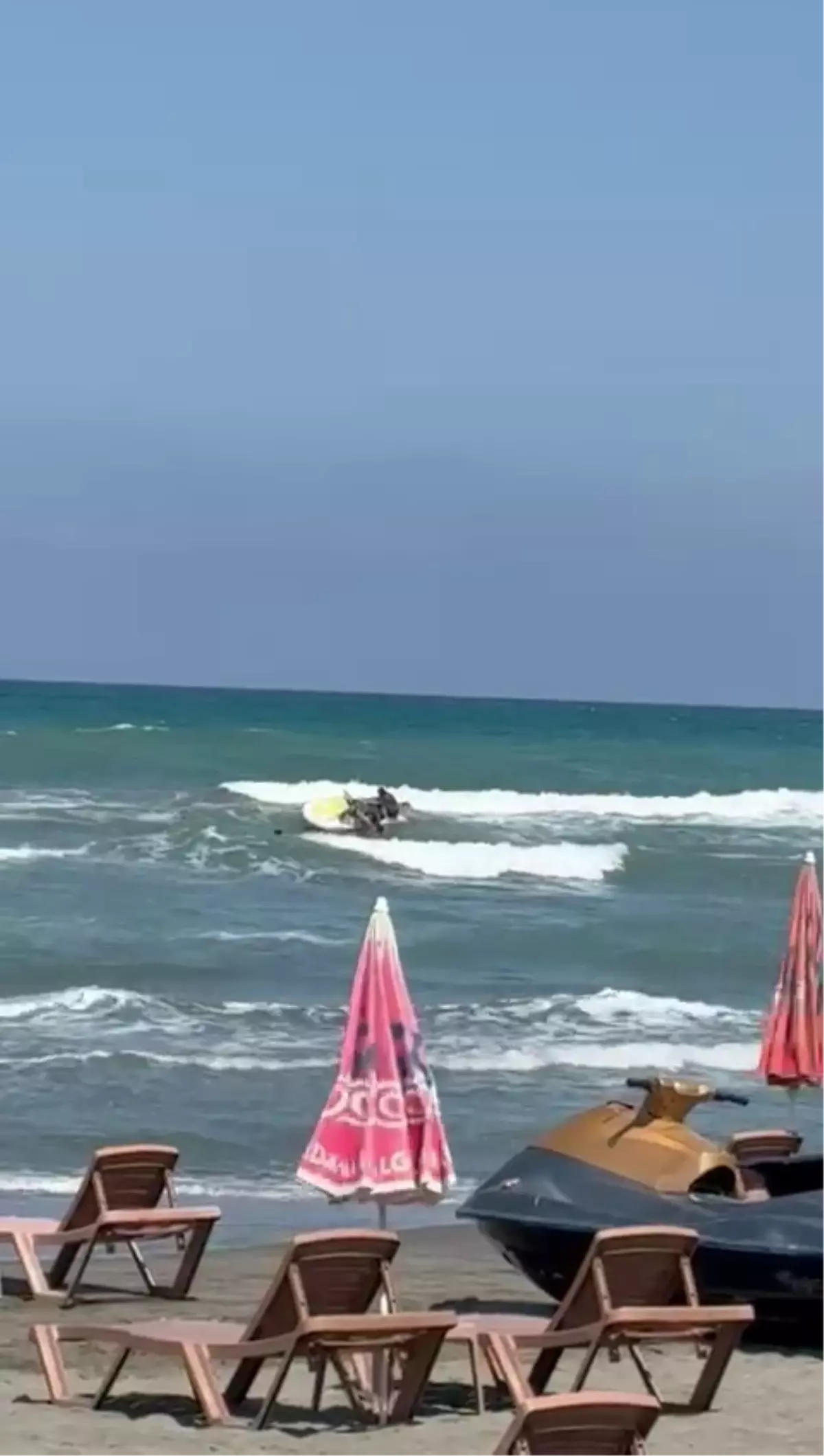 Dalgalara Kapılan Aile Cankurtaranlar Tarafından Kurtarıldı