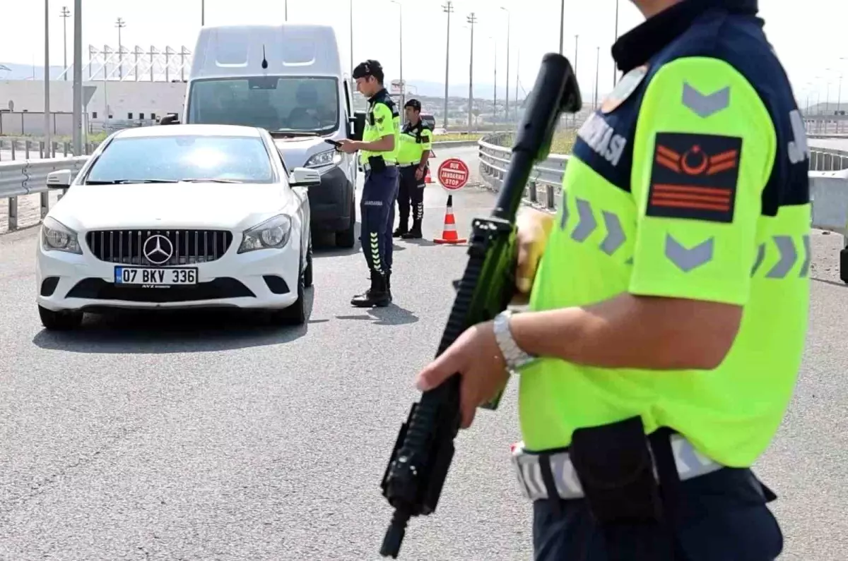 Aksaray'da Jandarma Trafik Denetimleri Sürüyor