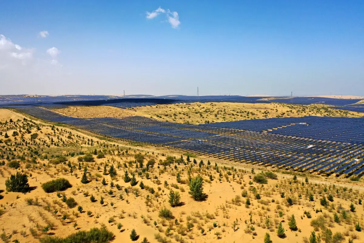 İç Moğolistan'dan Kubuqi Çölü'nde Yenilenebilir Enerji ve Ekolojik İyileştirme Adımları