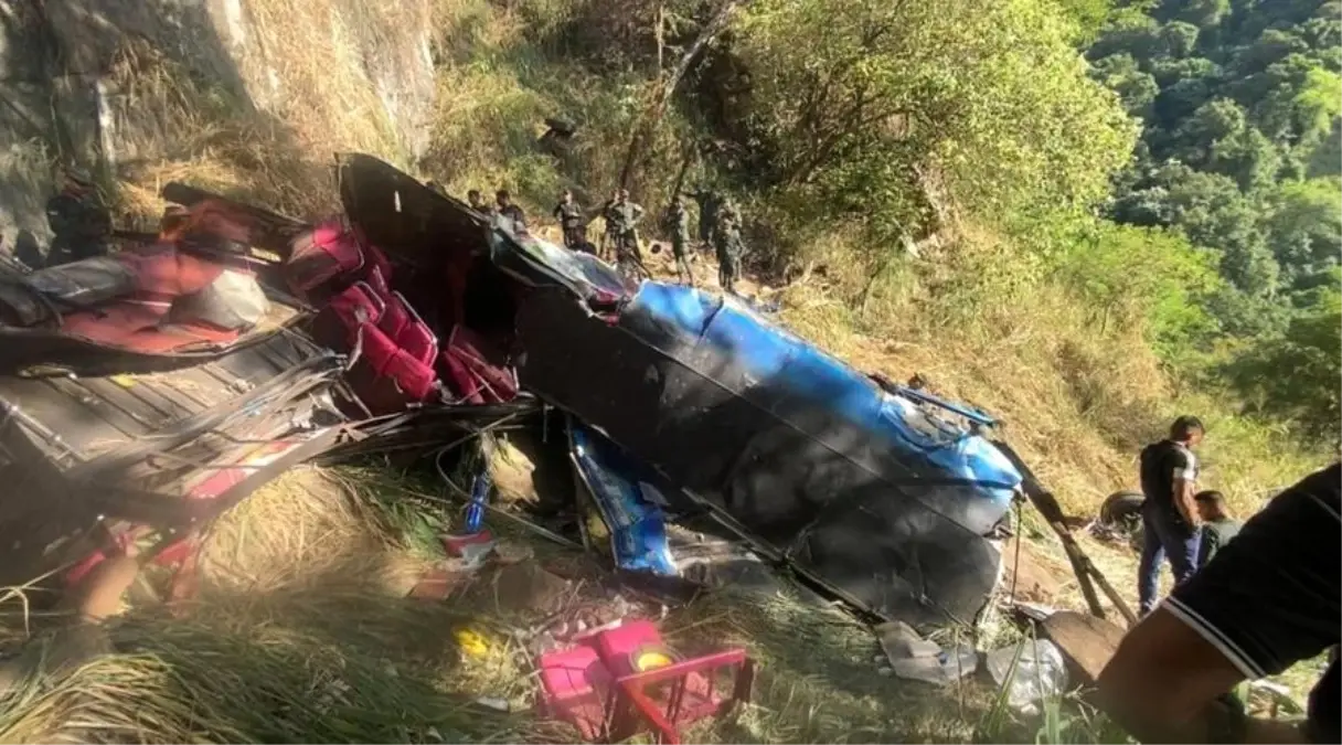 Sri Lanka'da Otobüs Kazasında 15 Ölü, 16 Yaralı