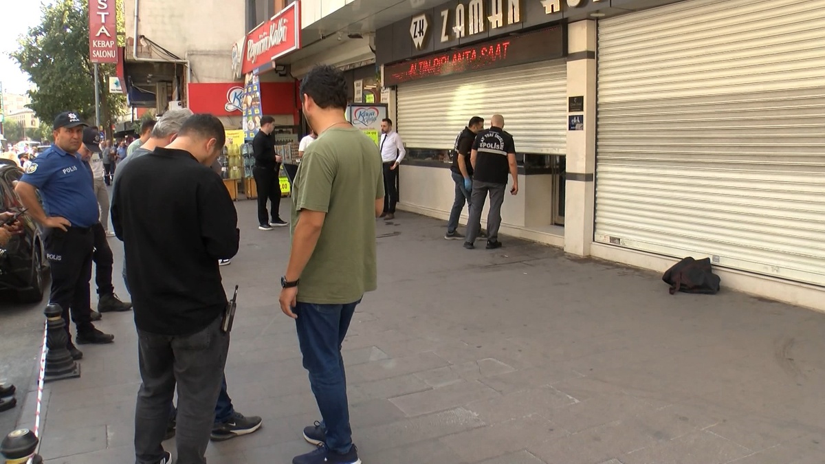 Bağcılar'da Kuyumcu Soyma Girişimi