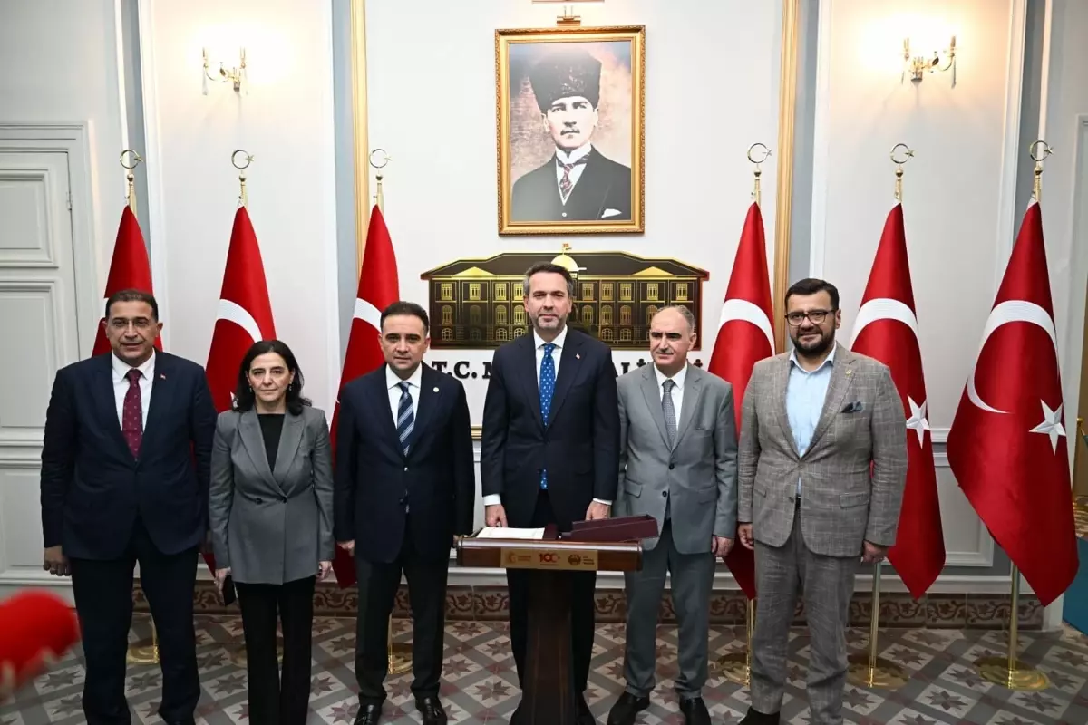 Bakan Bayraktar Manisa Valiliği'ni Ziyaret Etti