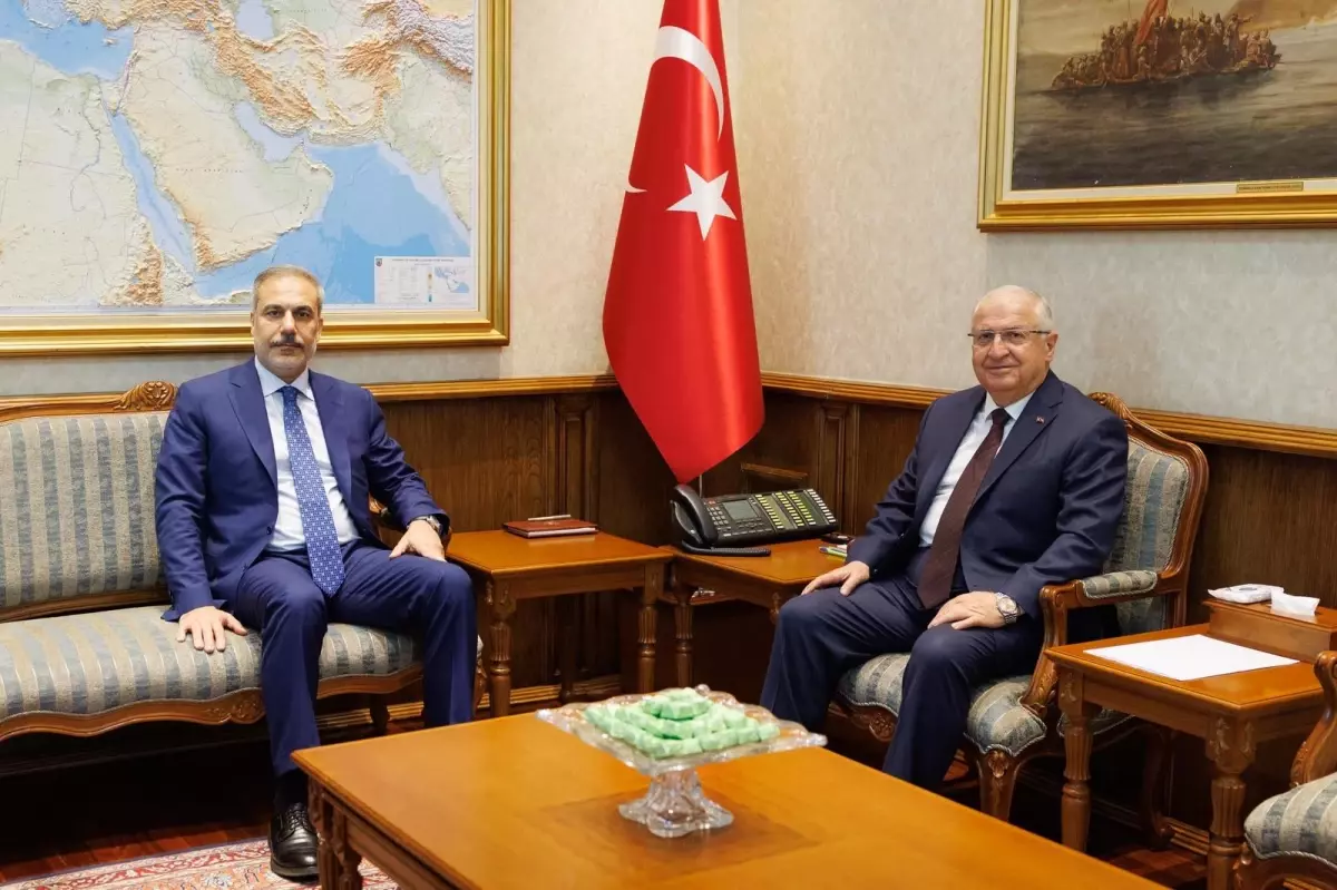 Dışişleri Bakanı Hakan Fidan, Savunma ve Genelkurmay Başkanı'nı Ziyaret Etti