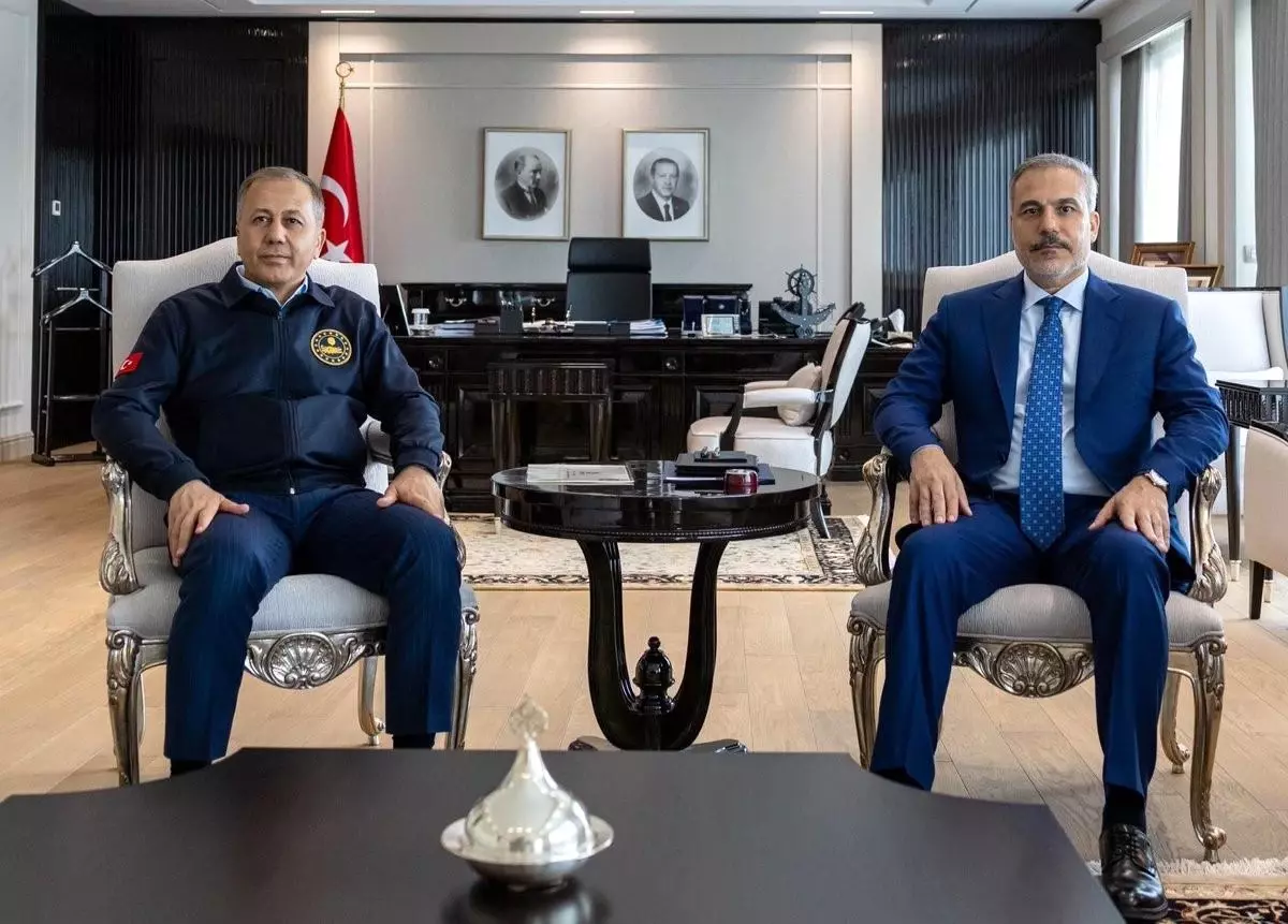 İçişleri Bakanı Yerlikaya, Dışişleri Bakanı Fidan'ı Ziyaret Etti