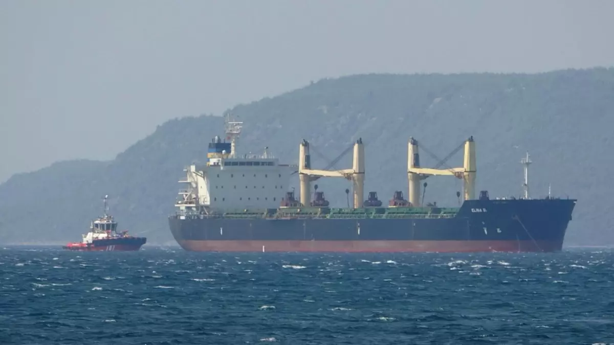 Çanakkale Boğazı'nda Malta Bayraklı Kargo Gemisi Makine Arızası Geçirdi