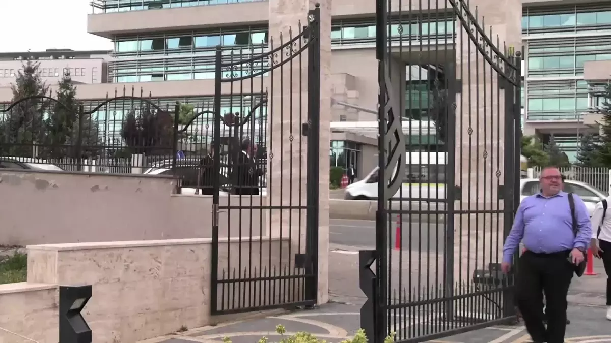 Chp, Yüksek Rütbeli Askerlerin Emeklilik Yaş Haddinin Cumhurbaşkanı Tarafından Yükseltilmesi Yetkisi Tanıyan Kanunun İptali İçin Aym'ye Başvurdu