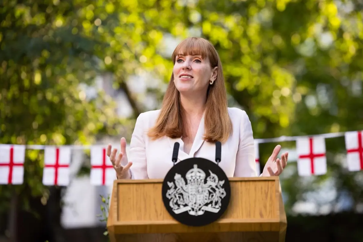 İngiltere Başbakan Yardımcısı Angela Rayner İstifa Etti