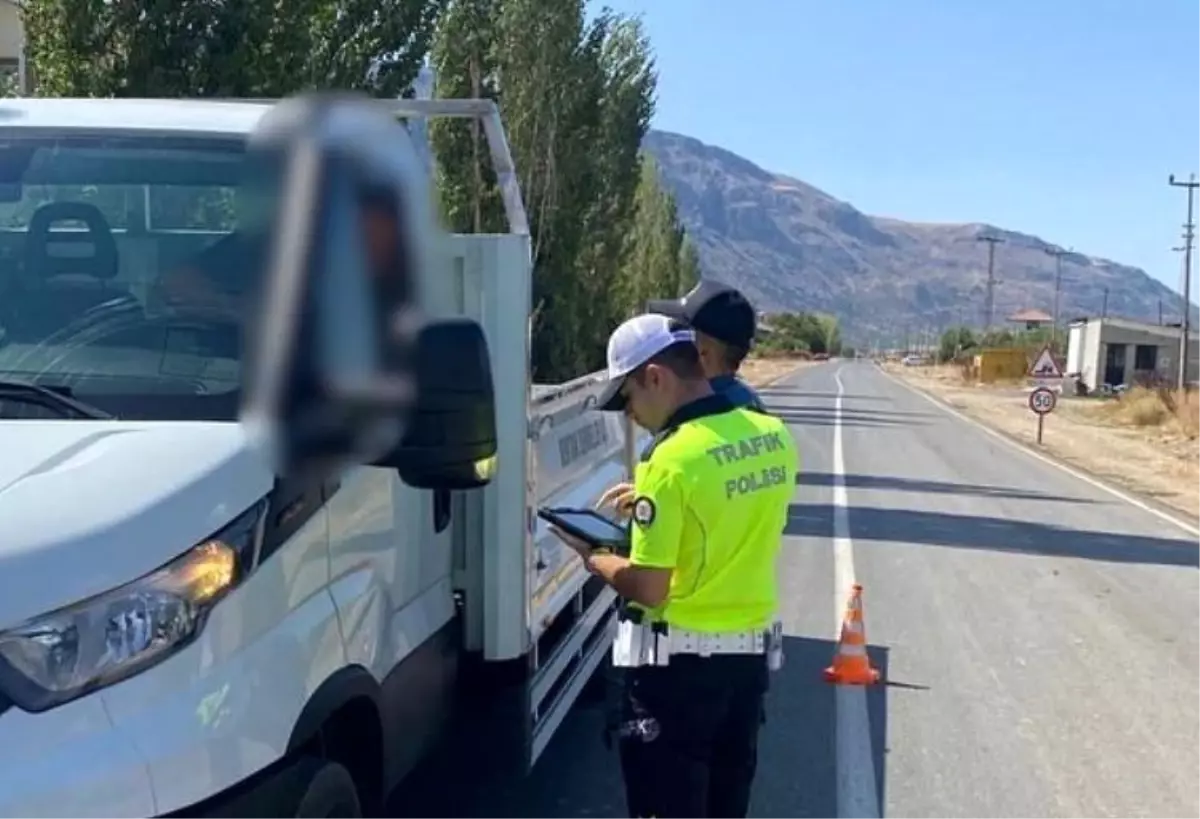 Isparta'da Emniyet Ekiplerinden Büyük Denetim: 5 Aranan Kişi Yakalandı