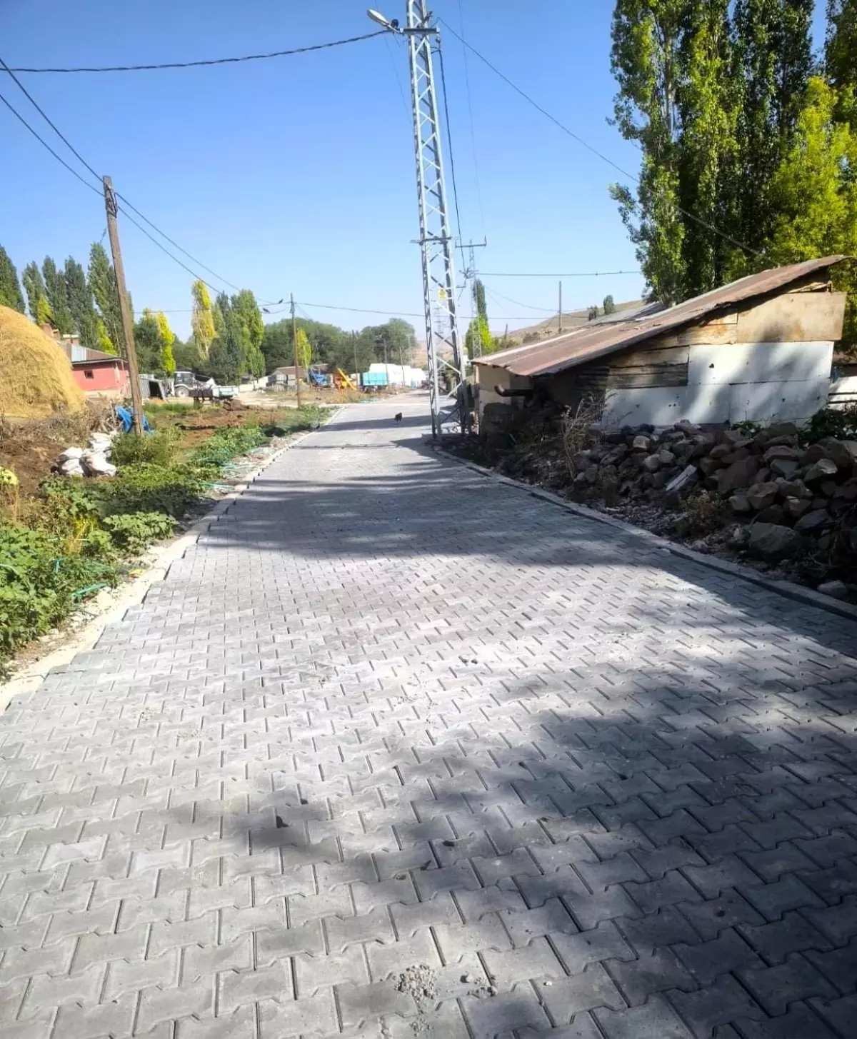 Kars'ta köy yolları yapımı kış öncesi tamamlanıyor