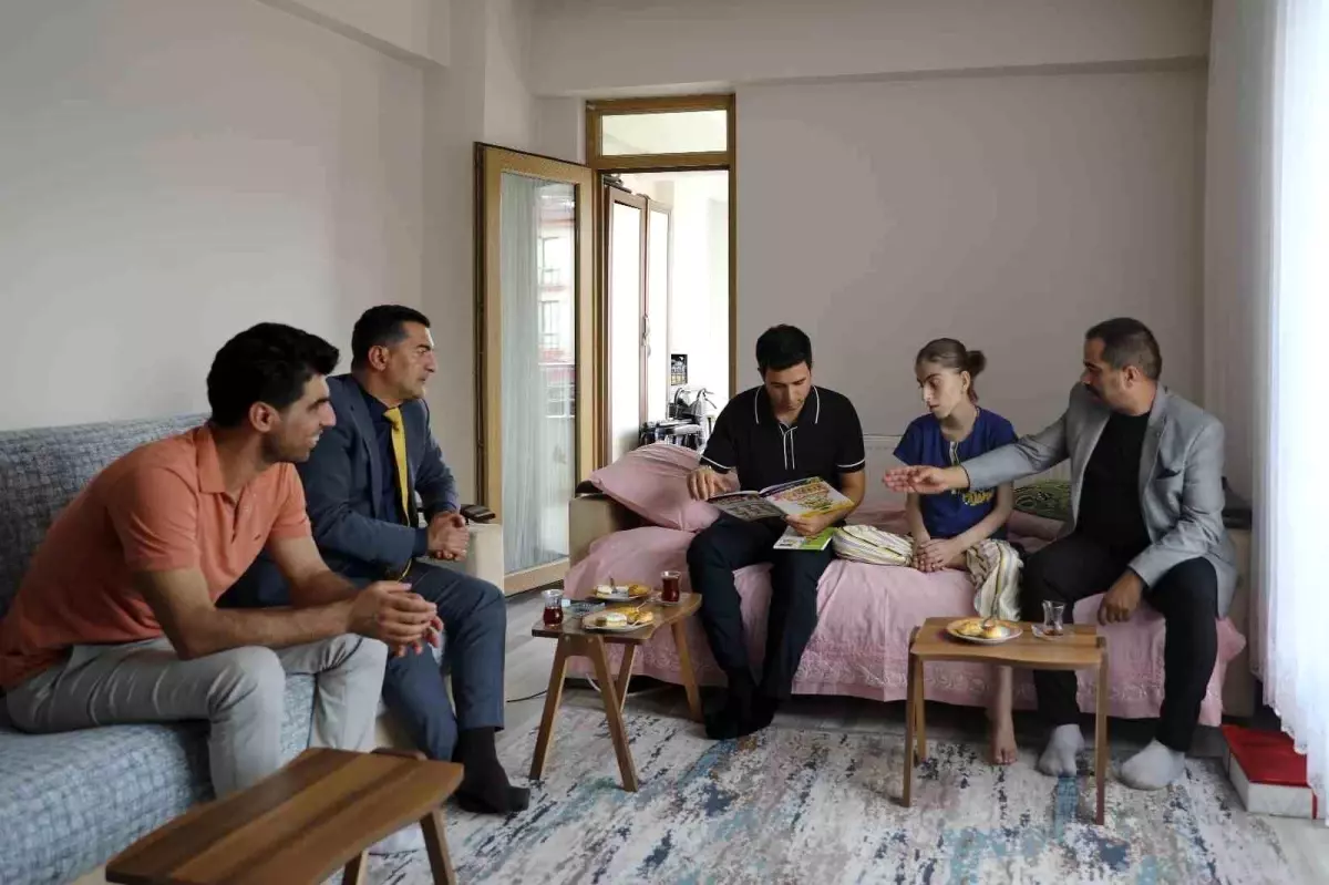 Kaymakam Güzel, Evde Eğitim Gören Öğrenciyi Ziyaret Etti