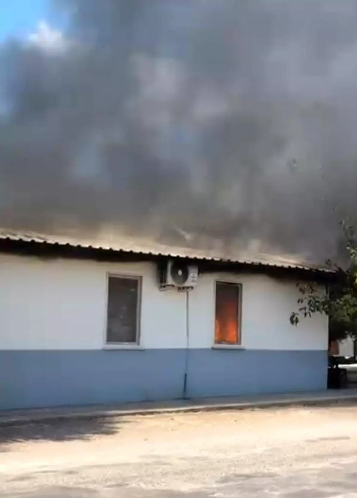 Kumluca'da Yalnız Yaşayan Kadının Evi Yandı
