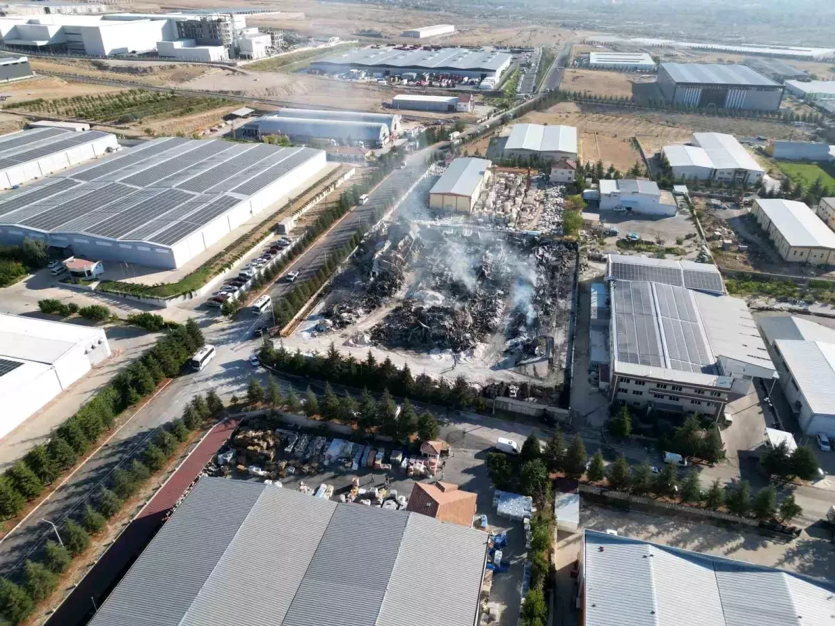 Niğde'deki Plastik Ambalaj Fabrikasında Yangın