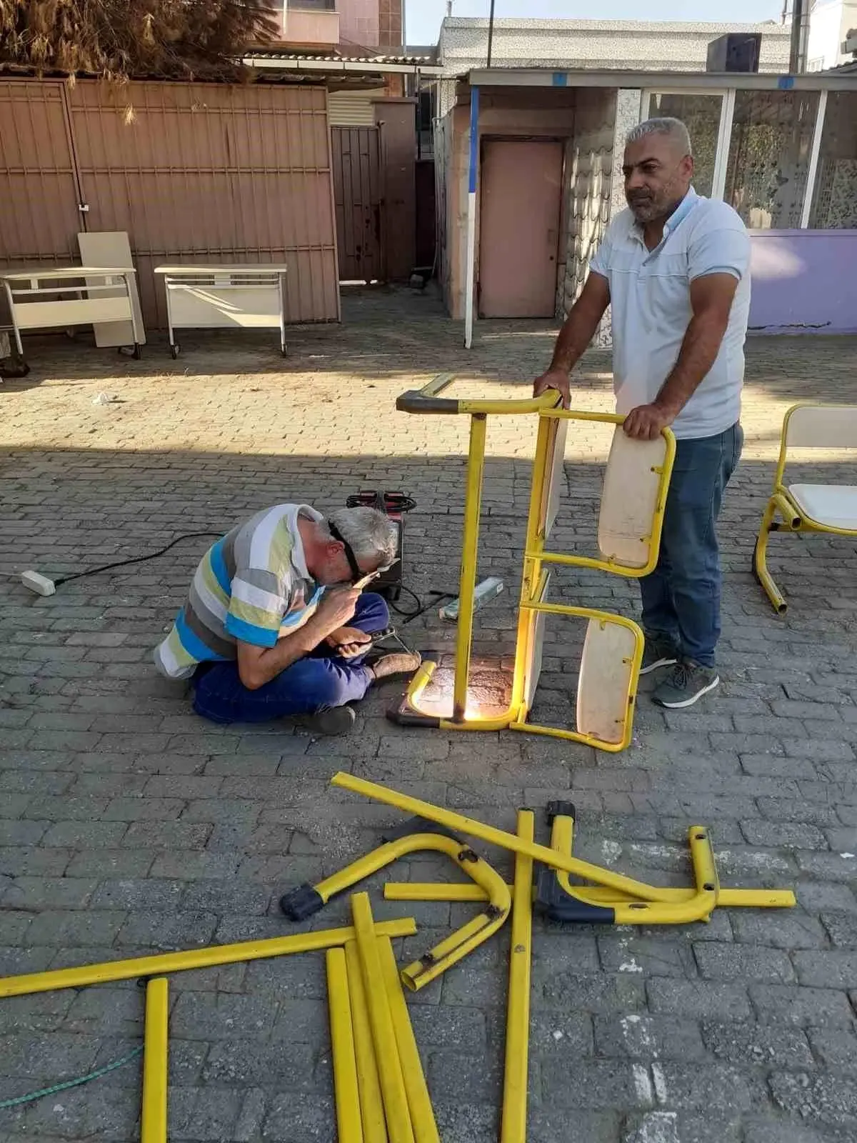 Acarlar İmam Hatip Ortaokulu Müdürü Mustafa Abanoz'dan Örnek Davranış