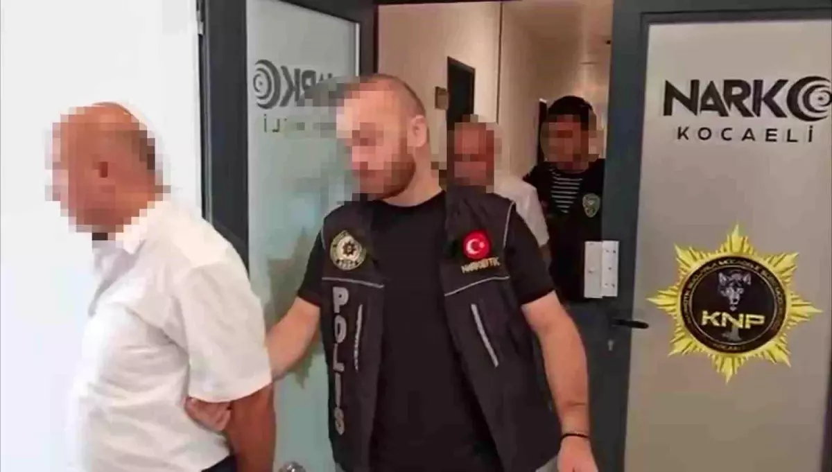 Kocaeli'de Otobüste 6 Kilo Eroin Ele Geçirildi, 2 Şüpheli Tutuklandı