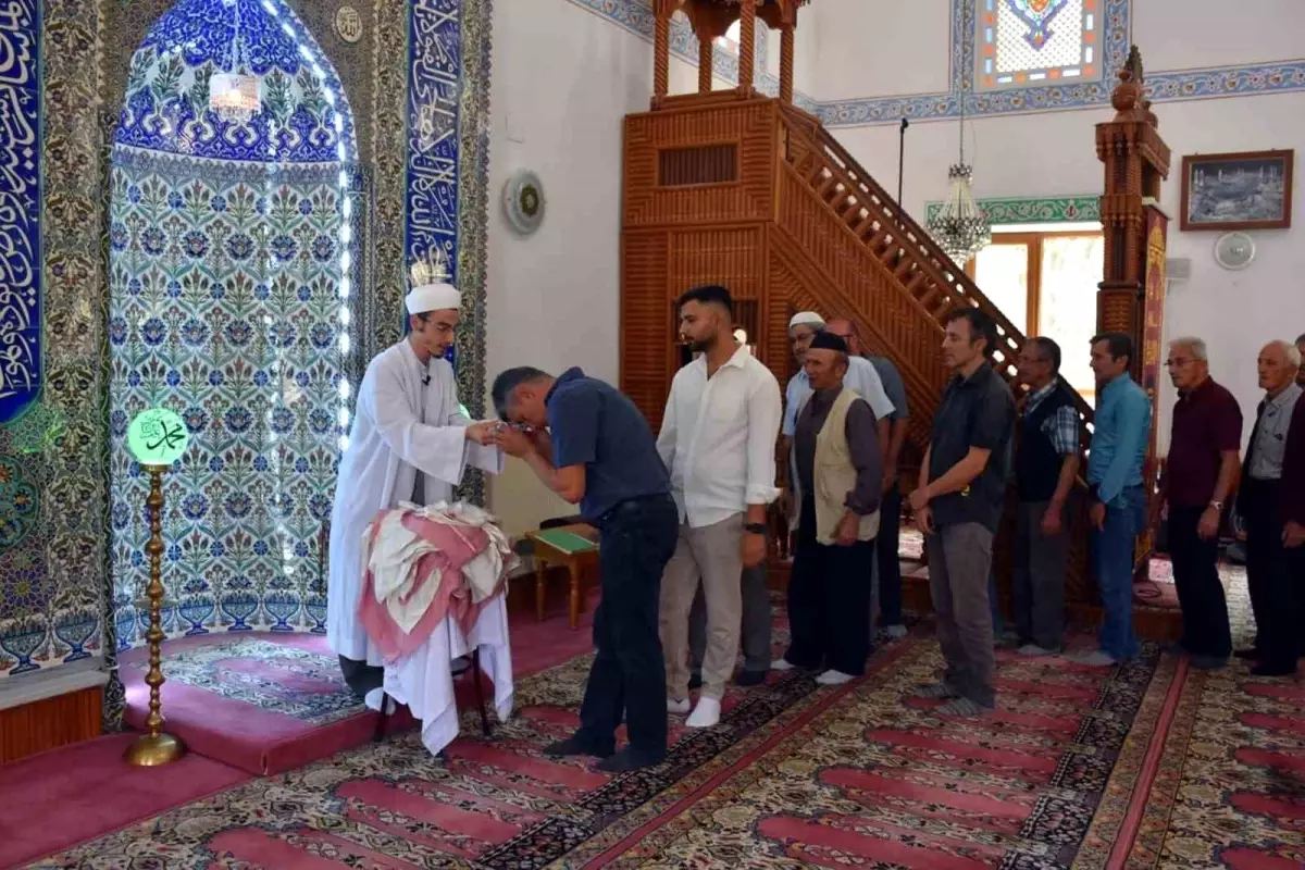 Hendek'te Peygamber Efendimiz'in Sakal-ı Şerif'i Ziyarete Açıldı