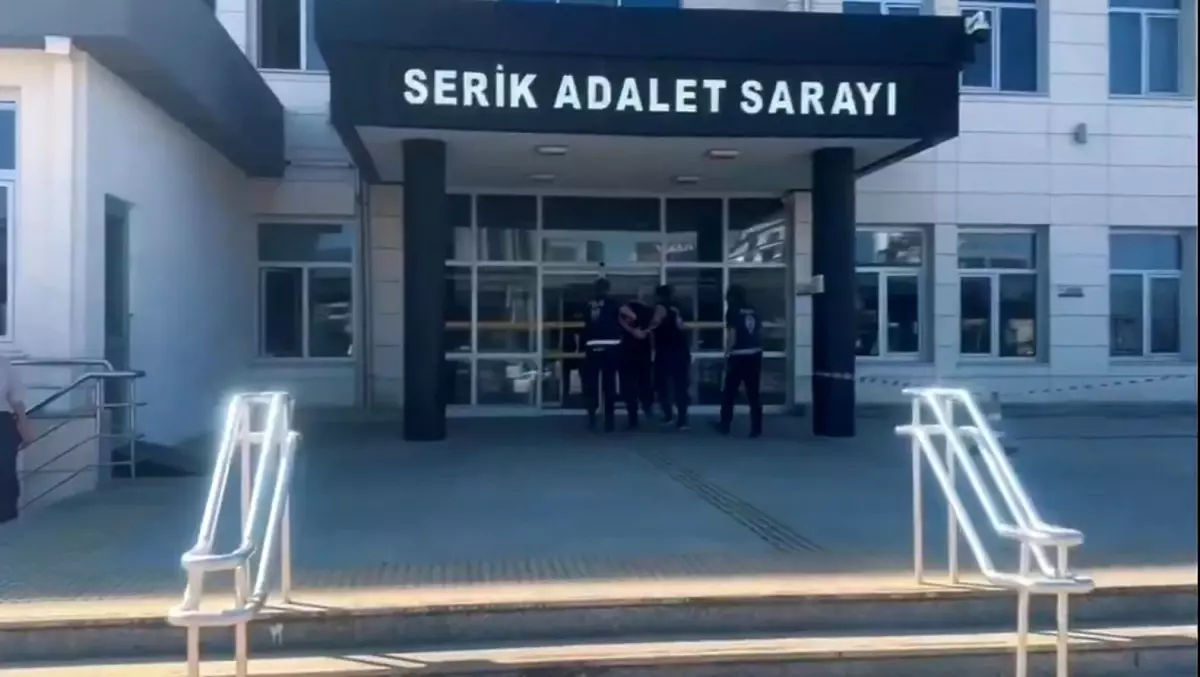 Şanlıurfa'da Halk Otobüsü Şoförüne Bıçaklı Saldırı: Zanlı Antalya'da Yakalandı