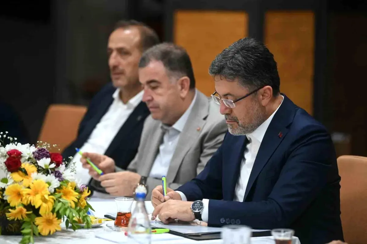 Bakan Yumaklı'dan Şap Hastalığıyla Mücadele Açıklaması
