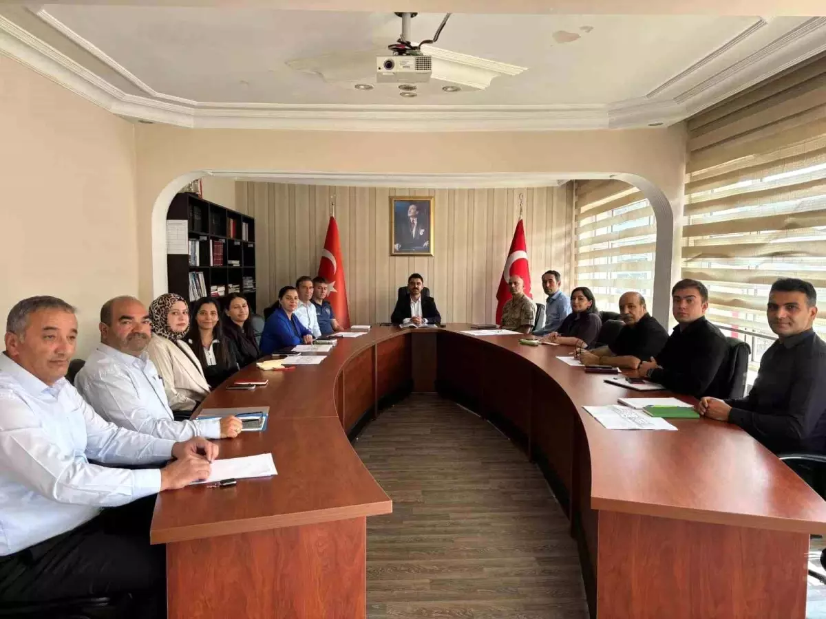 Susuz Kaymakamı Tutal, Kamu Kurumlarıyla Değerlendirme Toplantısı Gerçekleştirdi