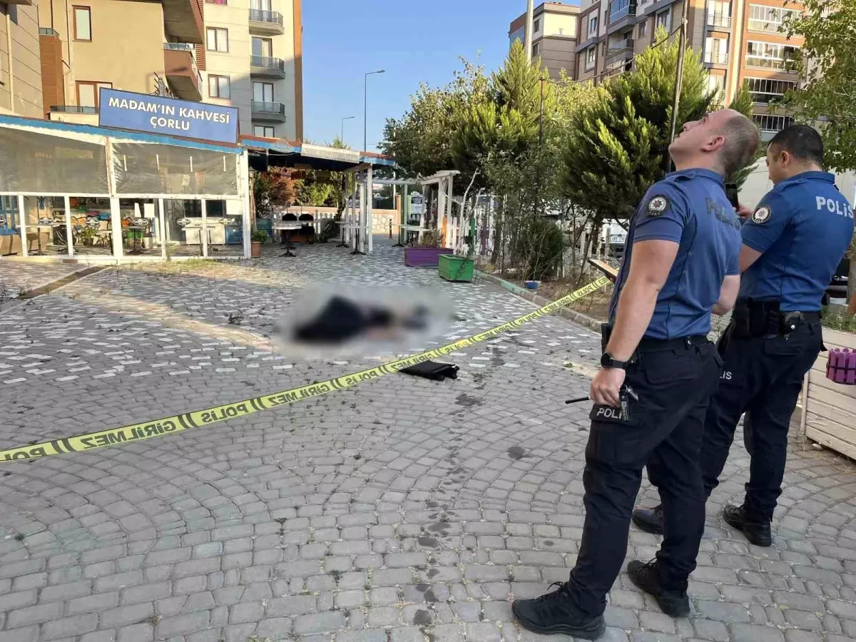 Tekirdağ Çorlu'da 7. Kattan Düşen Genç Adam Hayatını Kaybetti