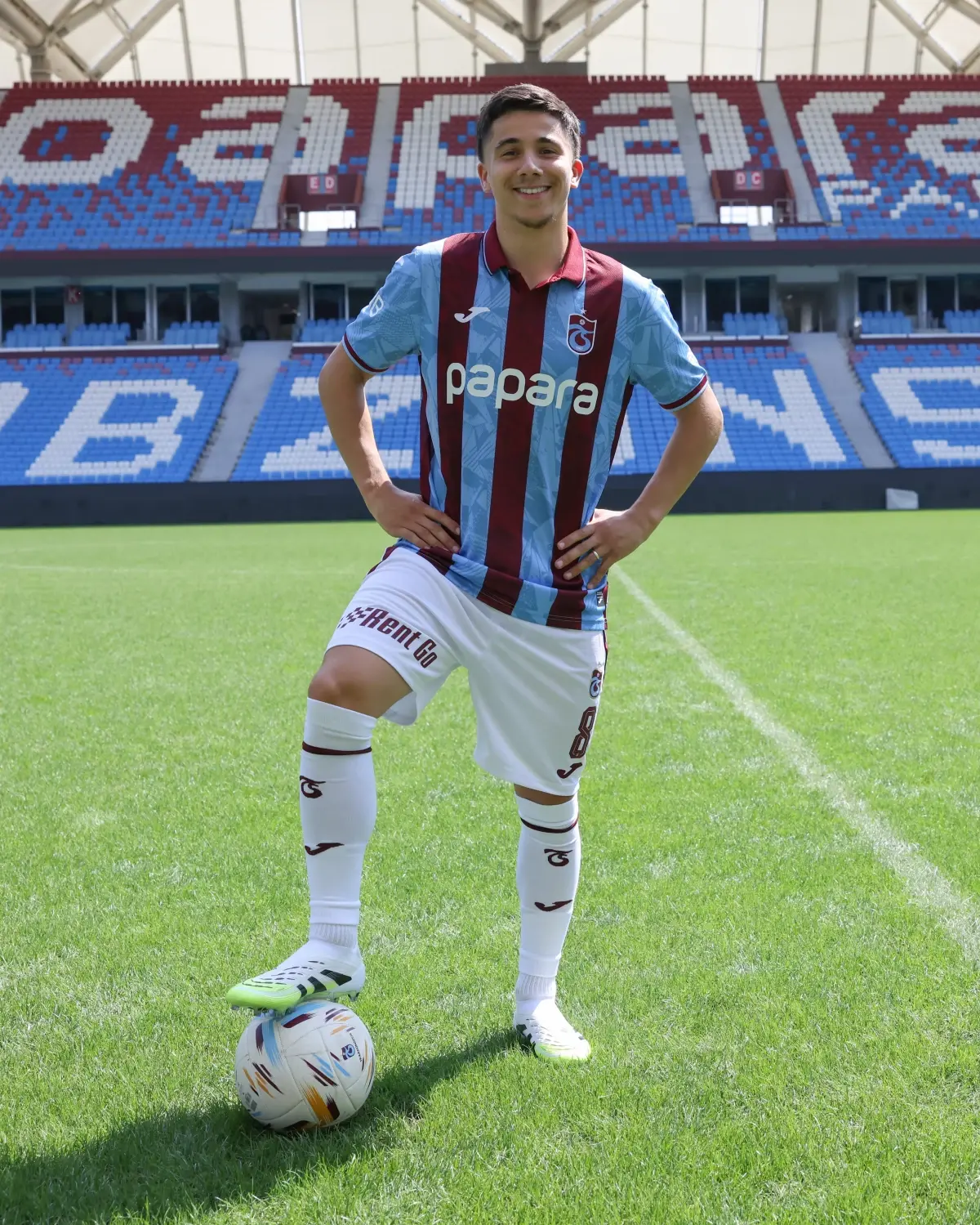 Trabzonspor'un Yeni Transferi Bouchouari Resmen Duyuruldu