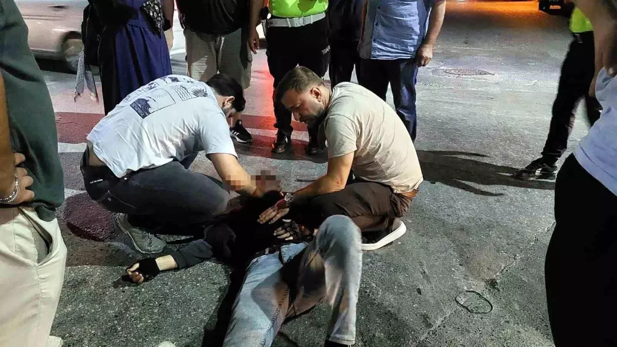Akyazı'da Motosiklet ve Kamyonet Çarpıştı: 17 Yaşındaki Sürücü Yaralandı