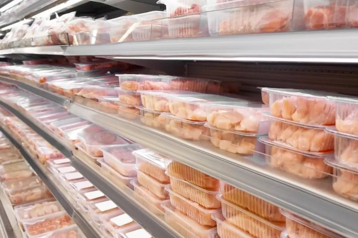 Ünlü zincir market raflarında yer alan tavuk ürününü geri çağırdı