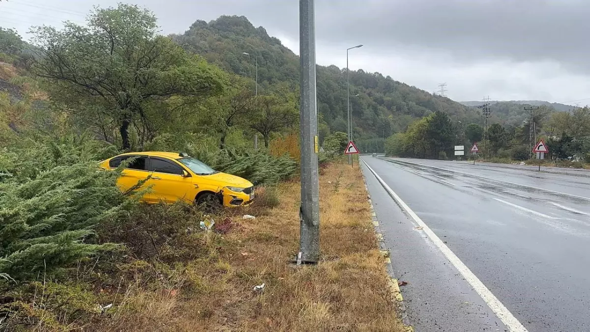 Zonguldak'ta Ticari Taksi Direksiyon Hakimiyetini Kaybetti, Kazada Bir Yaralı