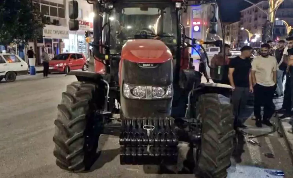 Alkollü Traktör Sürücüsü Çorum'da 3 Araca Çarptı