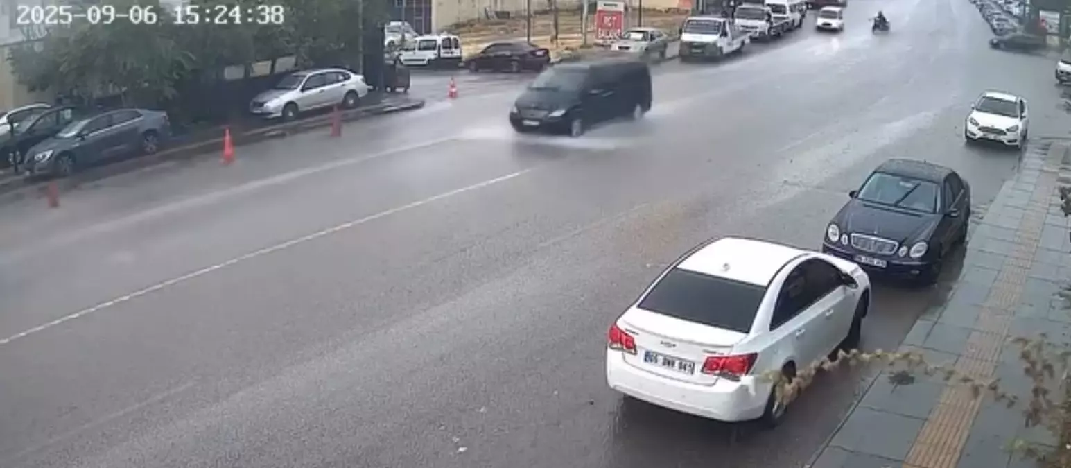 Yağışlı Hava Kazalara Neden Oldu