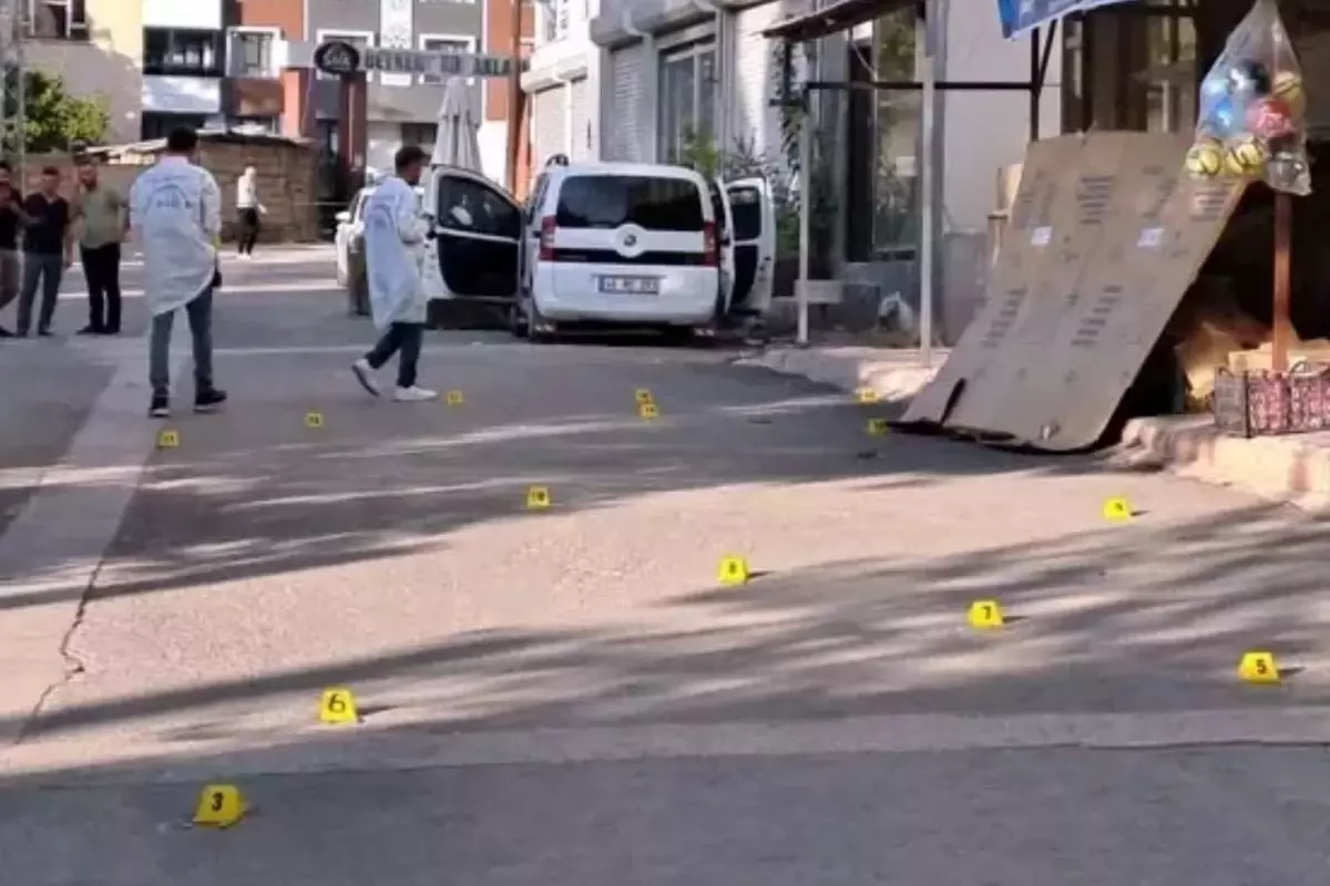 Araç içinde oturan kardeşlere silahlı saldırı! 2 kişi hayatını kaybetti