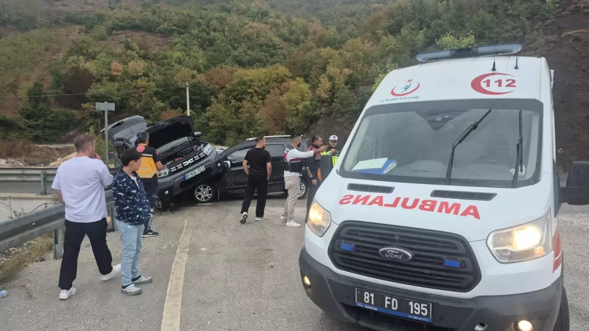 Düzce'de Trafik Kazası: 3 Yaralı