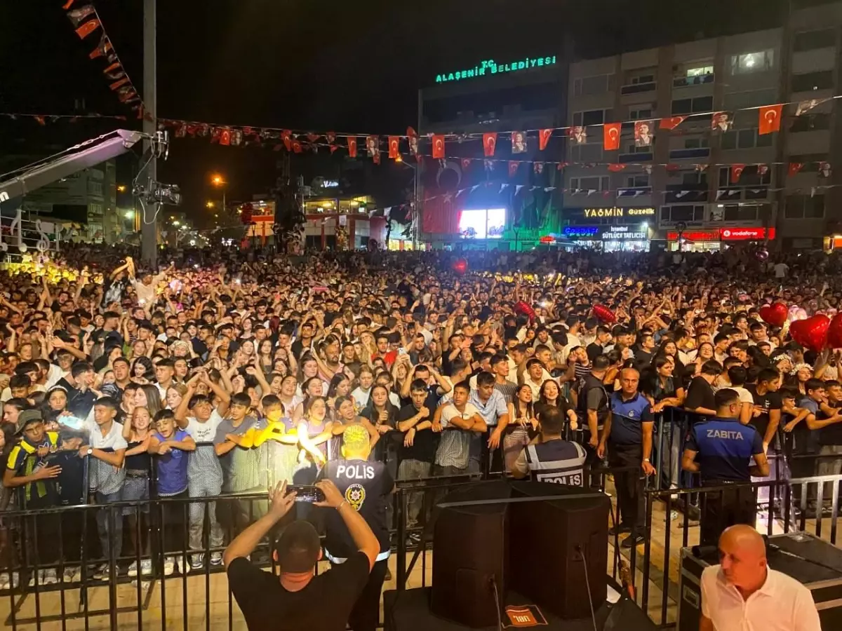 Aleyna Tilki'nin Konseri Yağmur ve Elektrik Tehlikesi Nedeniyle İptal Edildi
